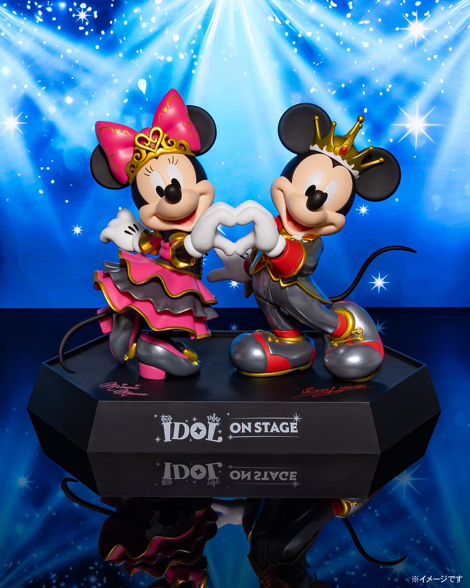 disneyjp's tweet photo. Happyくじ『Disney IDOL ON STAGE』🎤

描き起こしの煌びやかな衣装に身を包んだディズニーキャラクターのグッズに注目👀

明日(9/26)よりセブン‐イレブン、イトーヨーカドー、ゆめタウンにて順次発売！
※一部取り扱いのない店舗もございます

▼詳細はこちら
https://t.co/yBxw62Bgmk（外部サイト） https://t.co/o4VTSLYoUq