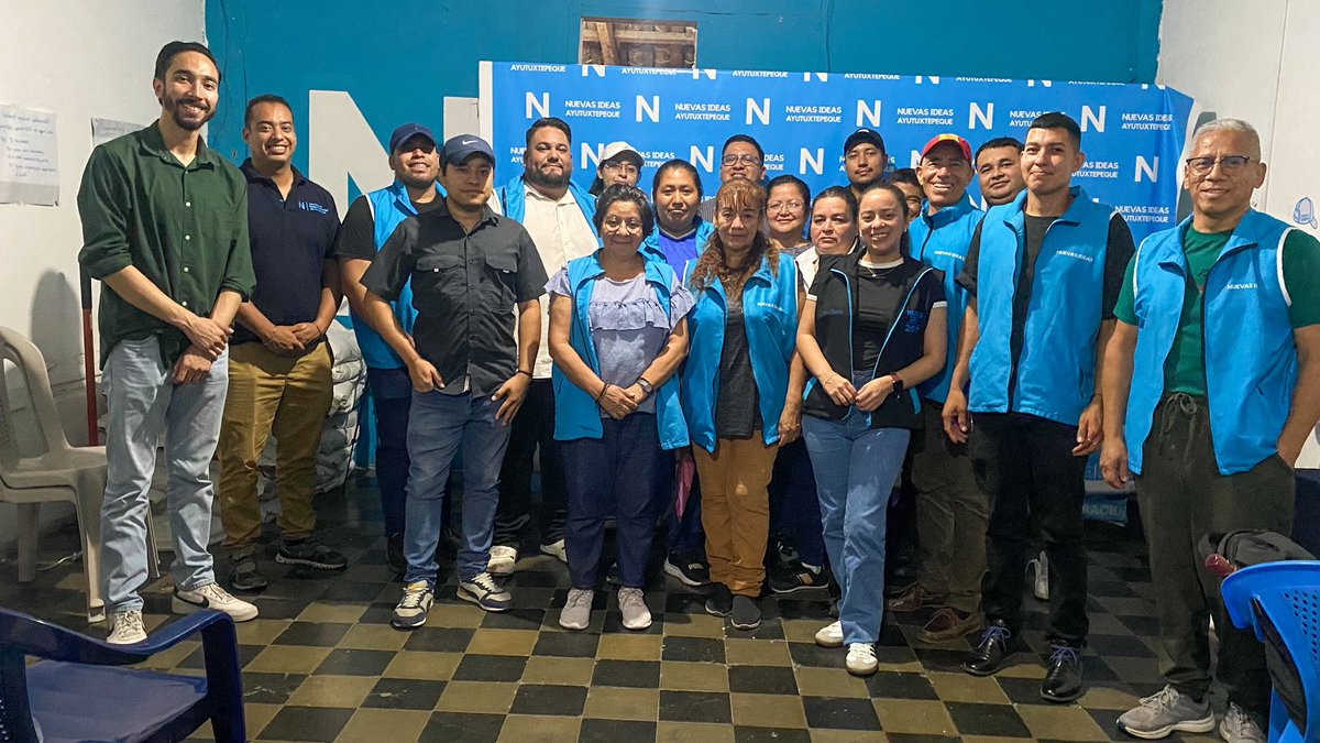 NI_Ayutuxte's tweet photo. Reafirmamos nuestro compromiso con Ayutuxtepeque. 💙🇸🇻

Seguimos fortaleciendo el trabajo territorial de la mano de nuestras Autoridades Nacionales y Departamentales. ¡Vamos adelante! 💪🏼
#SSUnSoloEquipo #Ayutuxtepeque https://t.co/rtmGzPbLGx