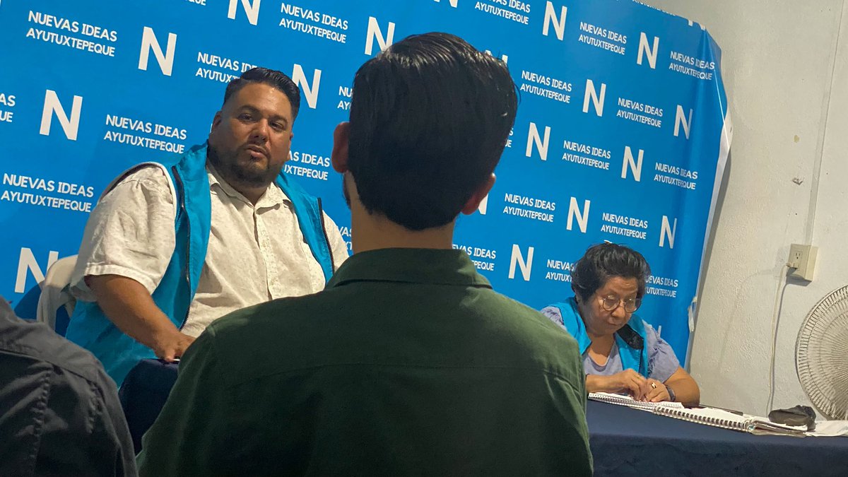 NI_Ayutuxte's tweet photo. Reafirmamos nuestro compromiso con Ayutuxtepeque. 💙🇸🇻

Seguimos fortaleciendo el trabajo territorial de la mano de nuestras Autoridades Nacionales y Departamentales. ¡Vamos adelante! 💪🏼
#SSUnSoloEquipo #Ayutuxtepeque https://t.co/rtmGzPbLGx