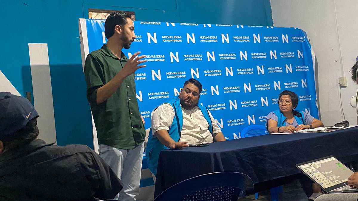 NI_Ayutuxte's tweet photo. Reafirmamos nuestro compromiso con Ayutuxtepeque. 💙🇸🇻

Seguimos fortaleciendo el trabajo territorial de la mano de nuestras Autoridades Nacionales y Departamentales. ¡Vamos adelante! 💪🏼
#SSUnSoloEquipo #Ayutuxtepeque https://t.co/rtmGzPbLGx