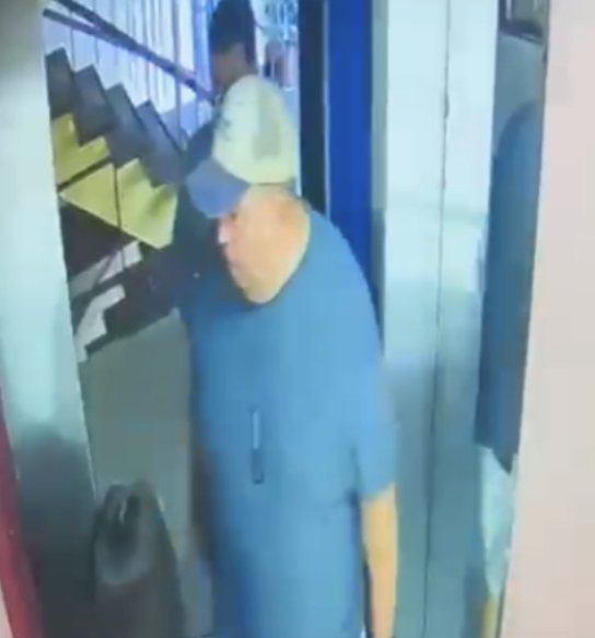 T1EETC_NOTICIAS's tweet photo. AYUDA PARA IDENTIFICARLOS 
Buscamos información sobre estos tres  involucrados en la agresión a una ascensorista en Zona 1.

El importe es el agresor 

Cualquier dato es de gran ayuda. Por favor comparte este post. 🔄 https://t.co/mnMJP8tf5x
