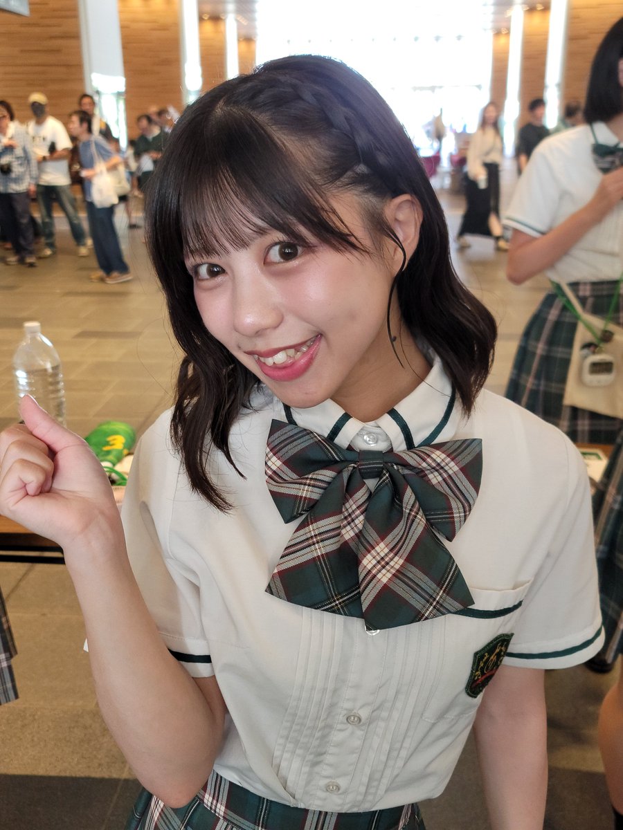 KAMI95311630's tweet photo. #back_on_live FES特典会④

あお🍓
2月のパラスポーツフォーラム以来‼️

何故か会うのは、自分が豚っち行った当日か翌日が多い😀
なので自然と豚っち話に🐖

この日は22日で「魂心家の日」🍜
ラーメンポーズ可愛い🤩
笑顔ともマッチ👍

#ほくりくアイドル部
#南葵 https://t.co/m2paq1YIDt