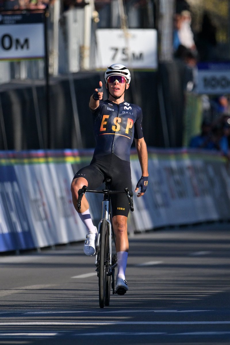 RFECiclismo's tweet photo. ¡Nos suena esta celebración! 😎👏

A lo Alberto Contador🔥

#TeamESPciclismo🇪🇸 #Montreal2026 https://t.co/mlmFIo7I6Q