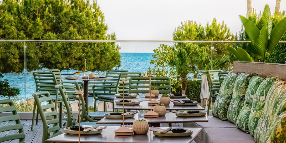 ChaeHalalif9en's tweet photo. Nueva experiencia única en Barcelona: caminar por un jardín suspendido con vistas al mar y degustar tapas elaboradas con ingredientes ecológicos locales. No te lo pierdas! https://t.co/gqhv1zdCya