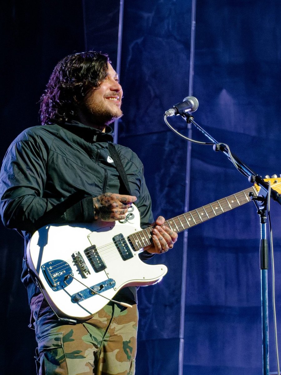 Arod_a_'s tweet photo. here is frank having the worst time of his life 😔

📸: killingofchaos [https://t.co/V3vSwYRbQc] https://t.co/6PqPgPvzdd