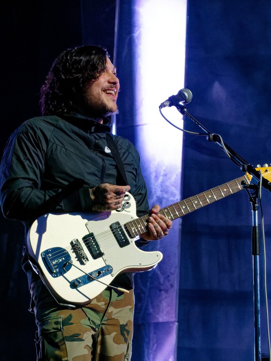Arod_a_'s tweet photo. here is frank having the worst time of his life 😔

📸: killingofchaos [https://t.co/V3vSwYRbQc] https://t.co/6PqPgPvzdd