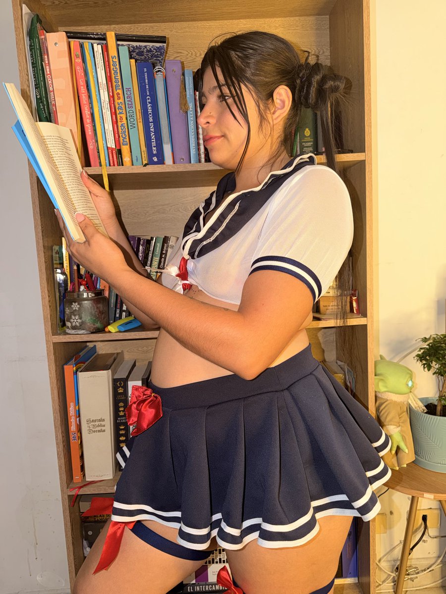 hinatasmile_'s tweet photo. We need to study so that the #belly grows in a healthy way hahaha that's what the doctor says #cosplay #pregnant #maternity #bigbelly #sailormoon https://t.co/zJ59iWLv2U