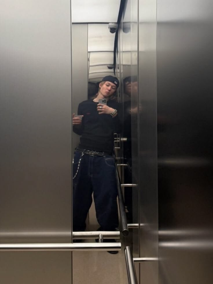 t3enboi's tweet photo. my favorites #teenboi outfits on elevator https://t.co/9URpYSTeBC