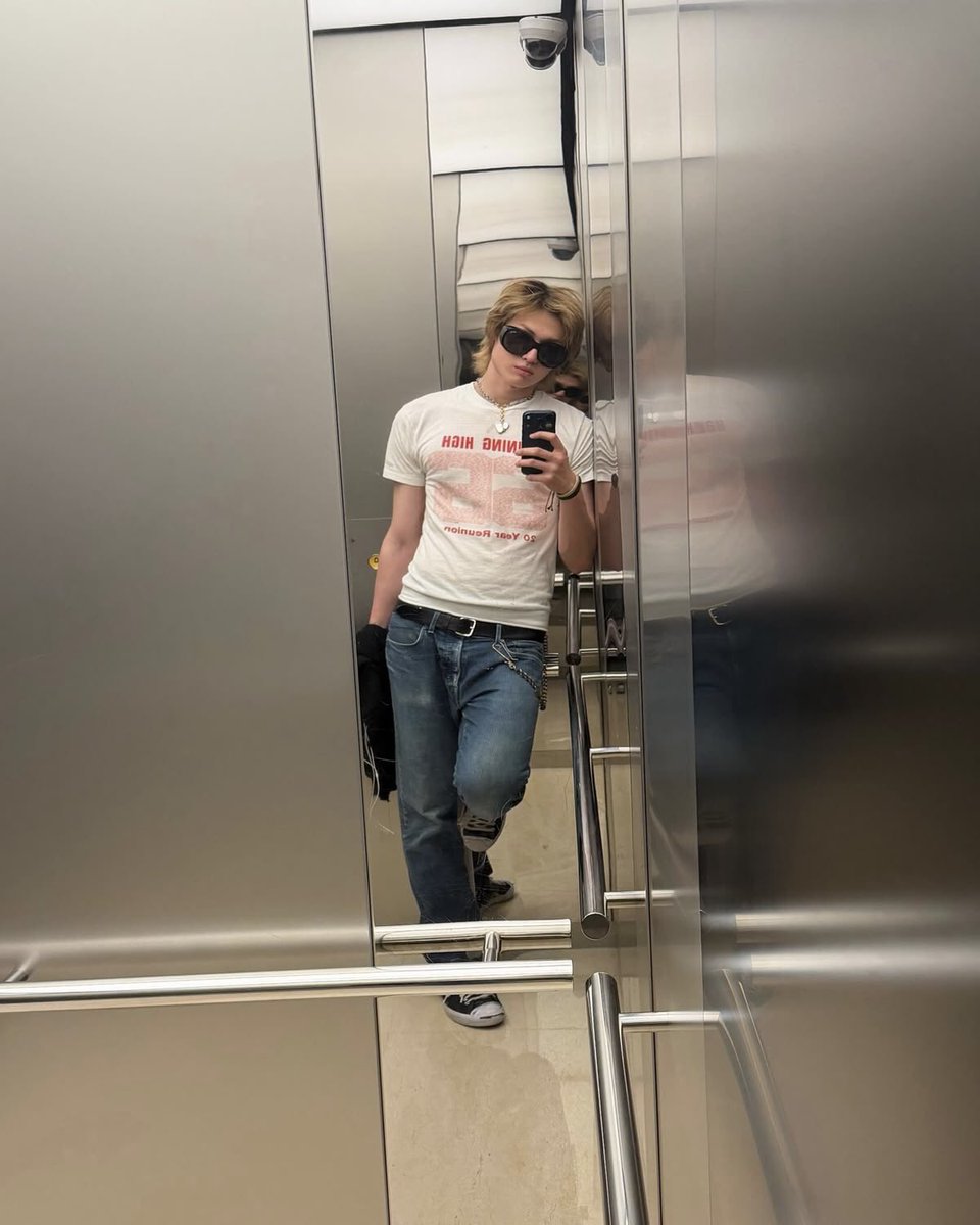 t3enboi's tweet photo. my favorites #teenboi outfits on elevator https://t.co/9URpYSTeBC