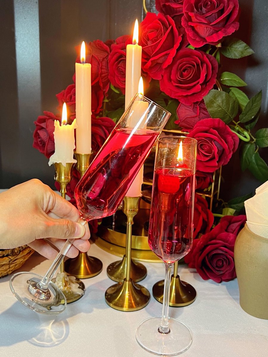 Esther100mark's tweet photo. [This holiday season, let’s toast to warm moments, sweet memories and joy that lingers.  #FestiveVibes]， https://t.co/j2N0ZVCgeR
