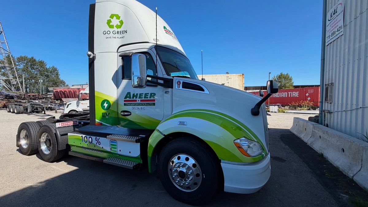 PortVancouver's tweet photo. Six trucks. Five trucking companies. One pilot program helping shape the future of lower-emission container trucking.
All six battery electric trucks in our #ELECTRA program are now operating at the #PortOfVancouver.
#Sustainability #ElectricVehicles #Transportation #SupplyChain
🚛⚡🚛⚡🚛⚡🚛⚡🚛⚡🚛
Six camions. Cinq entreprises de transport routier. Un programme pilote qui contribue à façonner l'avenir du transport routier de conteneurs à faibles émissions.
Les six camions électriques à batterie de notre programme #ELECTRA sont désormais en service au #PortDeVancouver.
#Développement durable #Véhicules électriques #Transports #Chaîne d'approvisionnement
@BCGovNews @bchydro @Transport_gc