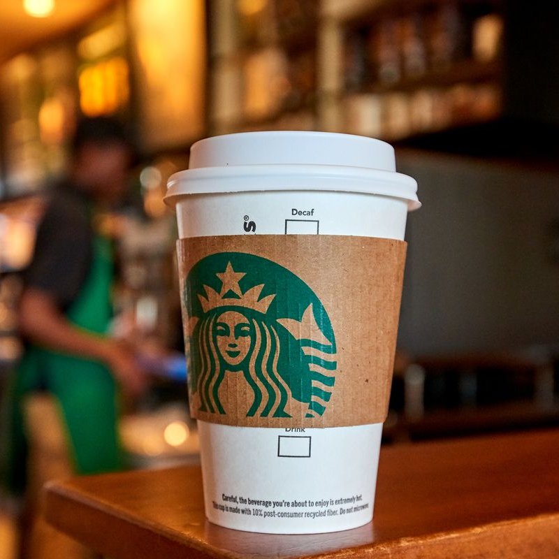 pusholder's tweet photo. Starbucks, yeterli gelir elde edemeyen 250 mağazasını dünya genelinde kapatma kararı aldı. https://t.co/UlnbLHDqIi