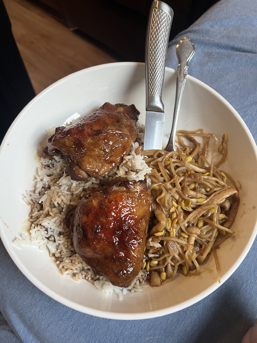 beccaposting's tweet photo. Searching the word “food” in my photos so I can remind myself that im actually a professionally trained cook https://t.co/QqSTj0fJuZ