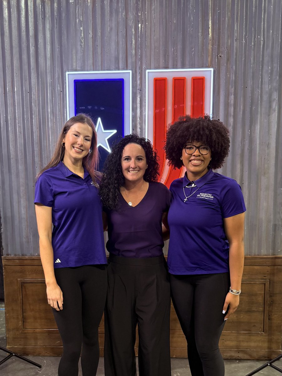 UNAwbb's tweet photo. Just a bunch of Lions making their presence known. 🤩📸

@UAConference Media Day: ✅

#RoarLions 🦁💜 https://t.co/5FBpOYlsnA