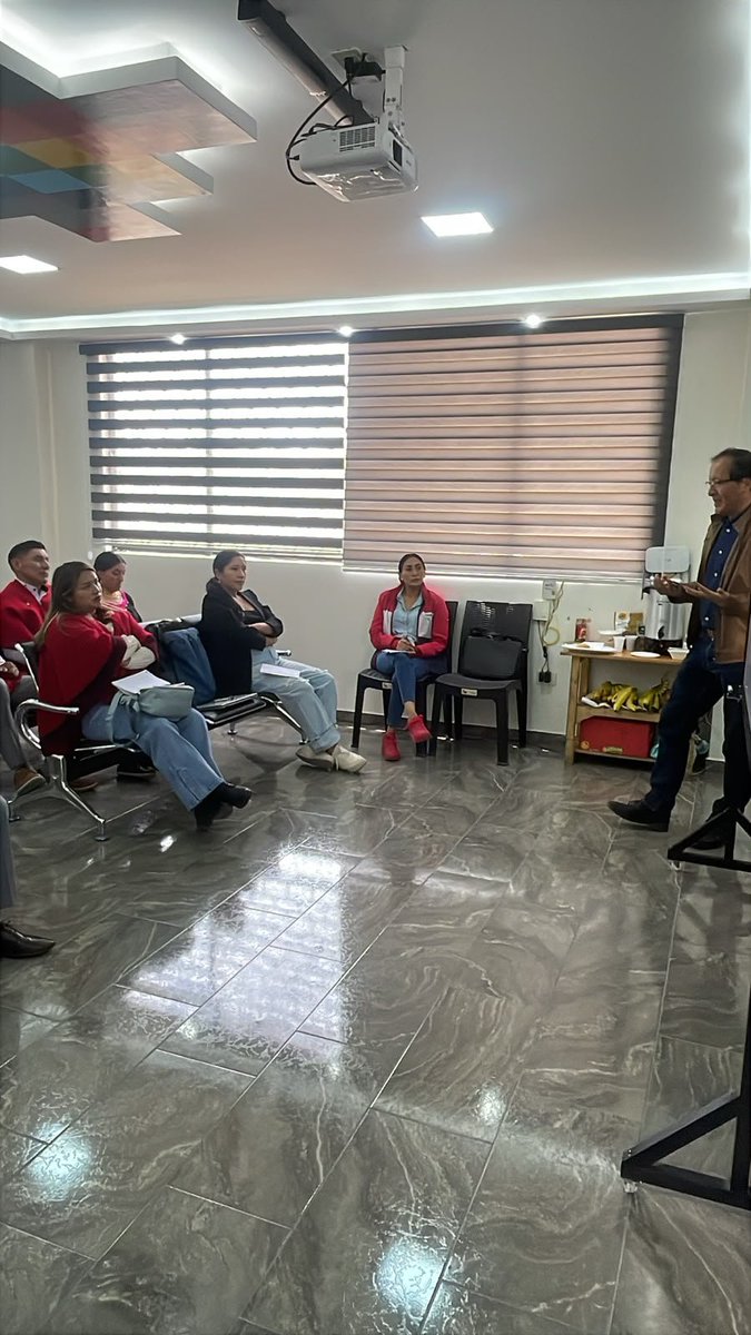 tfedconsultor's tweet photo. #Noticias 🇪🇨🇪🇨🇪🇨
Taller "Liderazgo y Territorios" 
Generando iniciativas, empoderando a #líderes y comunidades en los desafíos del #desarrollo territorial en #Cotopaxi 👍 https://t.co/BtId7HFb5U