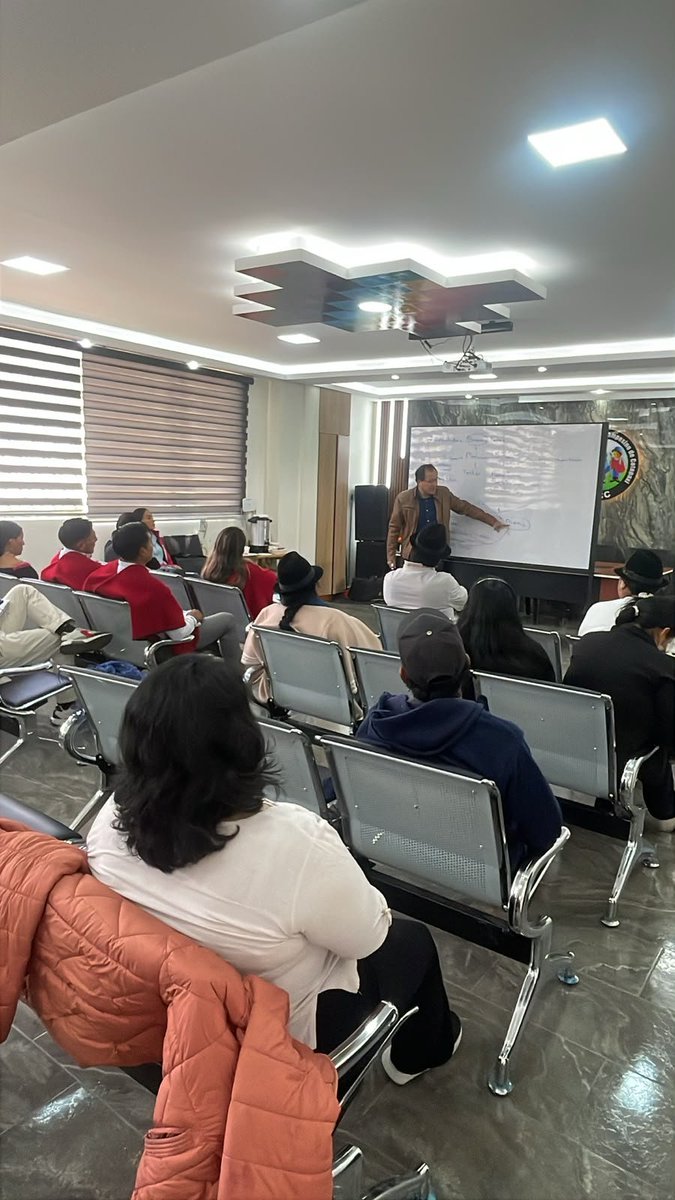 tfedconsultor's tweet photo. #Noticias 🇪🇨🇪🇨🇪🇨
Taller "Liderazgo y Territorios" 
Generando iniciativas, empoderando a #líderes y comunidades en los desafíos del #desarrollo territorial en #Cotopaxi 👍 https://t.co/BtId7HFb5U
