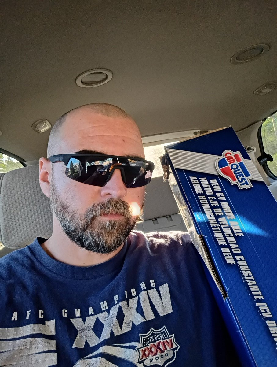 xLoveAndSaltx's tweet photo. "Yeah I have 5 kids, how could you tell?" https://t.co/AJ3ZQvronx
