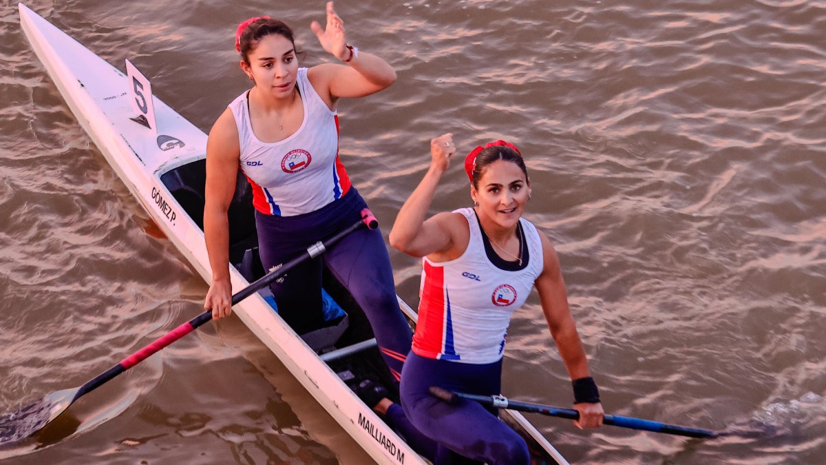 Cooperativa's tweet photo. 🇨🇱🥇 María José Mailliard y Paula Gómez ganaron oro en el canotaje de los Juegos Sudamericanos https://t.co/GDvPOvbl8T https://t.co/jw6eFE1bTF