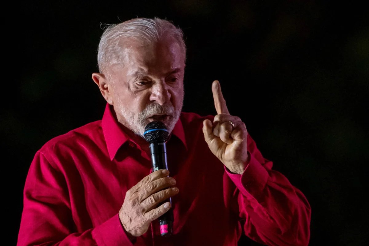 pesquisas_elige's tweet photo. 🚨URGENTE/AGORA: A empresa Meta acabou de BANIR A CONTA DO PRES. LULA (PT-SP, com mais de 10 milhões de seguidores) do Facebook e impedir a realização de novas postagens no Instagram. A decisão ocorreu mesmo após a também absurda, e menos gravosa, decisão de restringir anúncios da campanha à reeleição do incumbente!🇧🇷👍😭