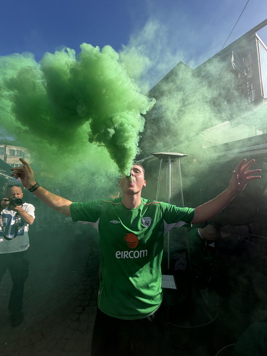 Cameronw0604's tweet photo. Kosovo what a country, fantastic people. Shame we’re shite at football. Long live the republics 🇽🇰🤝🇮🇪🤝🇦🇱 https://t.co/9InDThUGUi