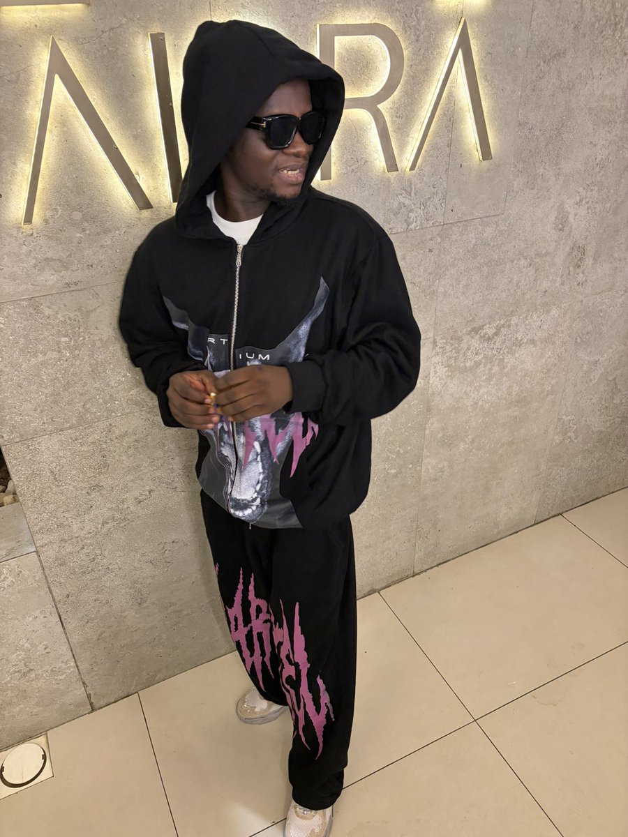 jozebrainn's tweet photo. Black guy in his mother fvk!n zone ✨ https://t.co/GAAaR6xaKB