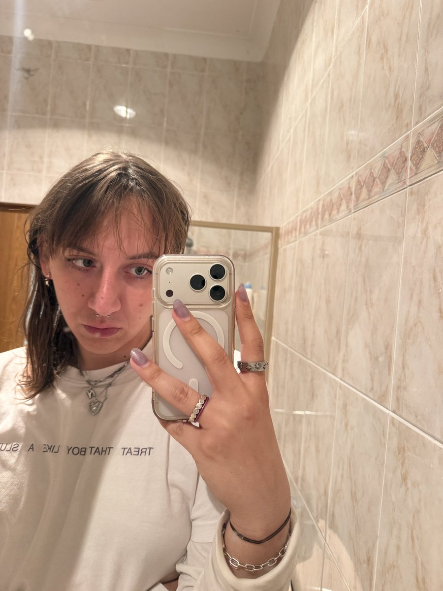 natalie___black's tweet photo. @notdaine i still rock the shirt i won in the giveaway all the time 🫶 https://t.co/z0pYEr6BM8