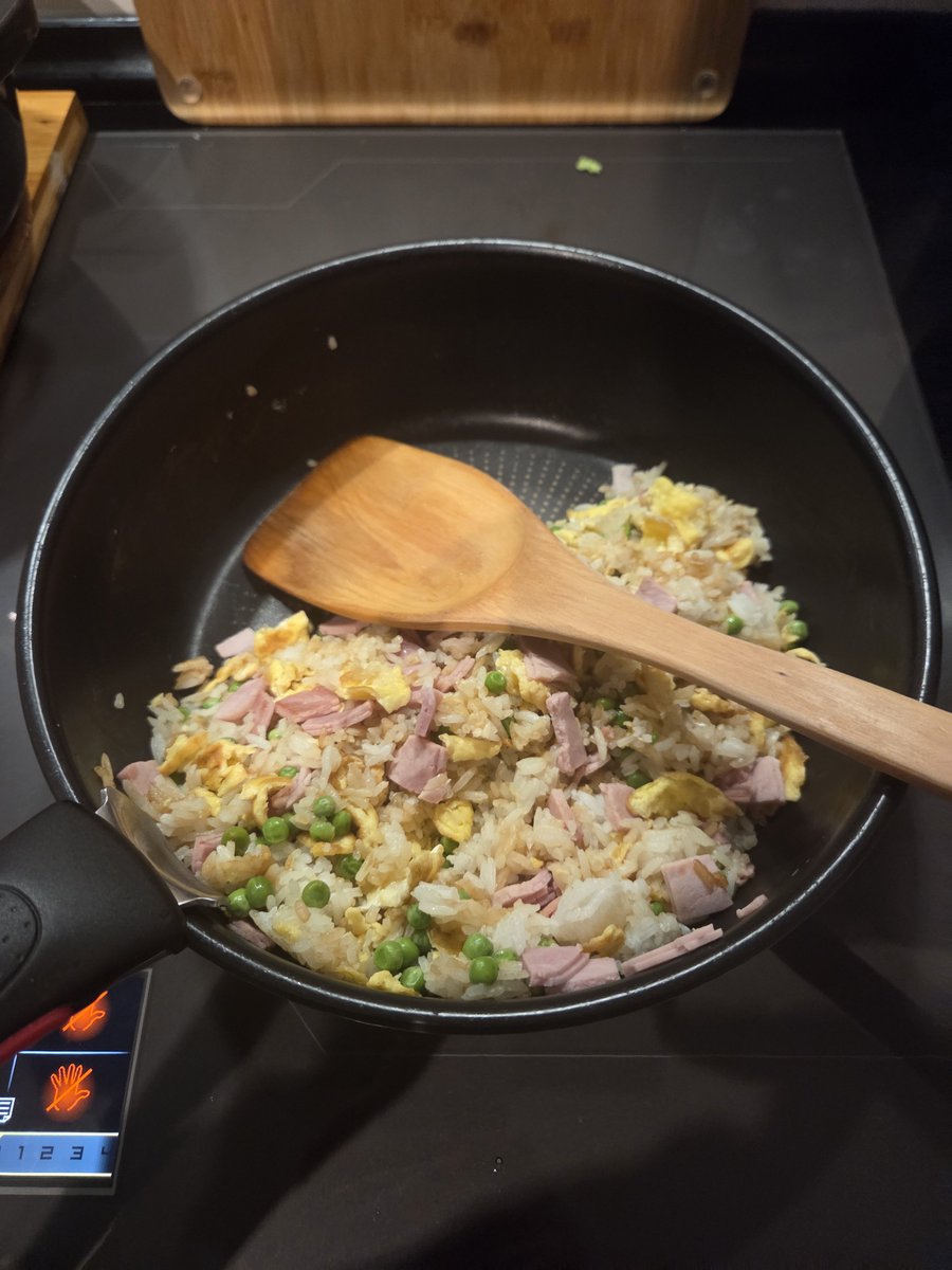 T0naru_'s tweet photo. J'aurais jamais pensé de cook à 0h passé pour préparer le repas du midi, ce qu'un travail peut faire à un homme https://t.co/NxHG5VXMEM