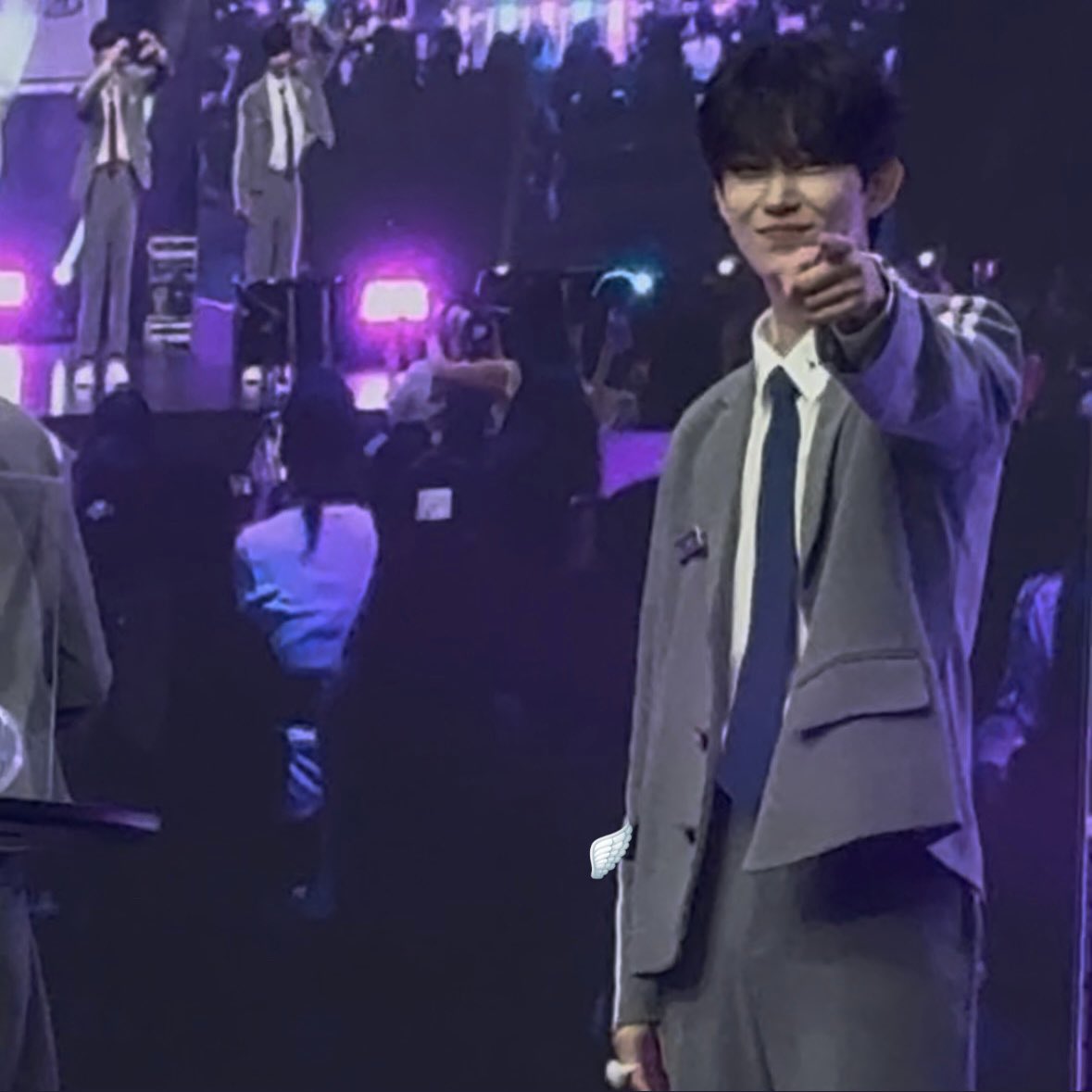 pomm1ii's tweet photo. 이 남자 보려면 어디로 가야하나요…ㅠㅠ https://t.co/MhqB1Je8ID