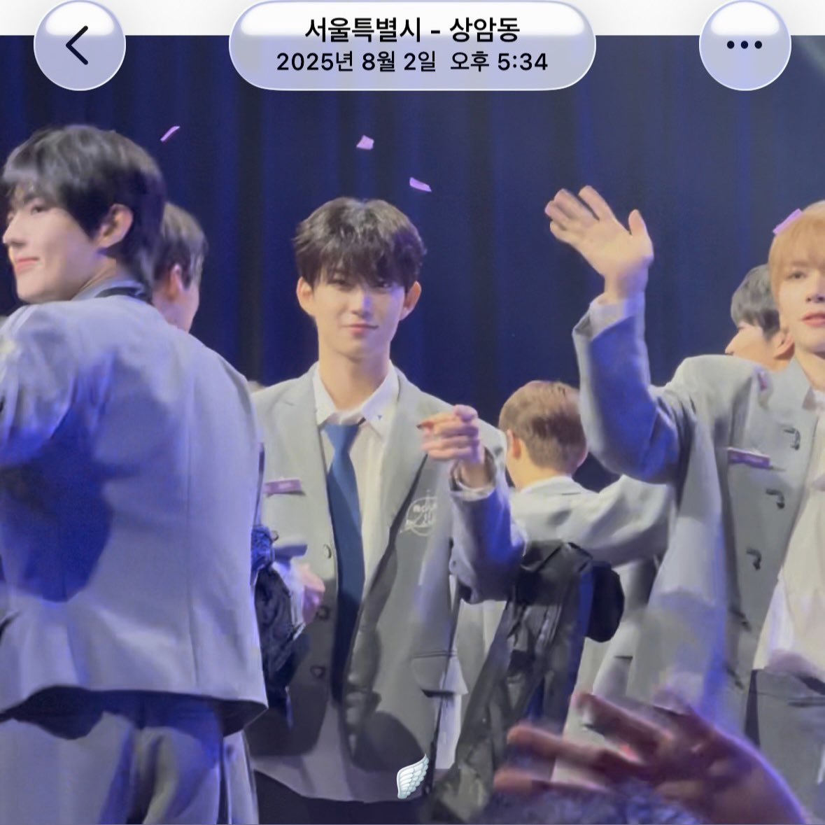 pomm1ii's tweet photo. 이 남자 보려면 어디로 가야하나요…ㅠㅠ https://t.co/MhqB1Je8ID