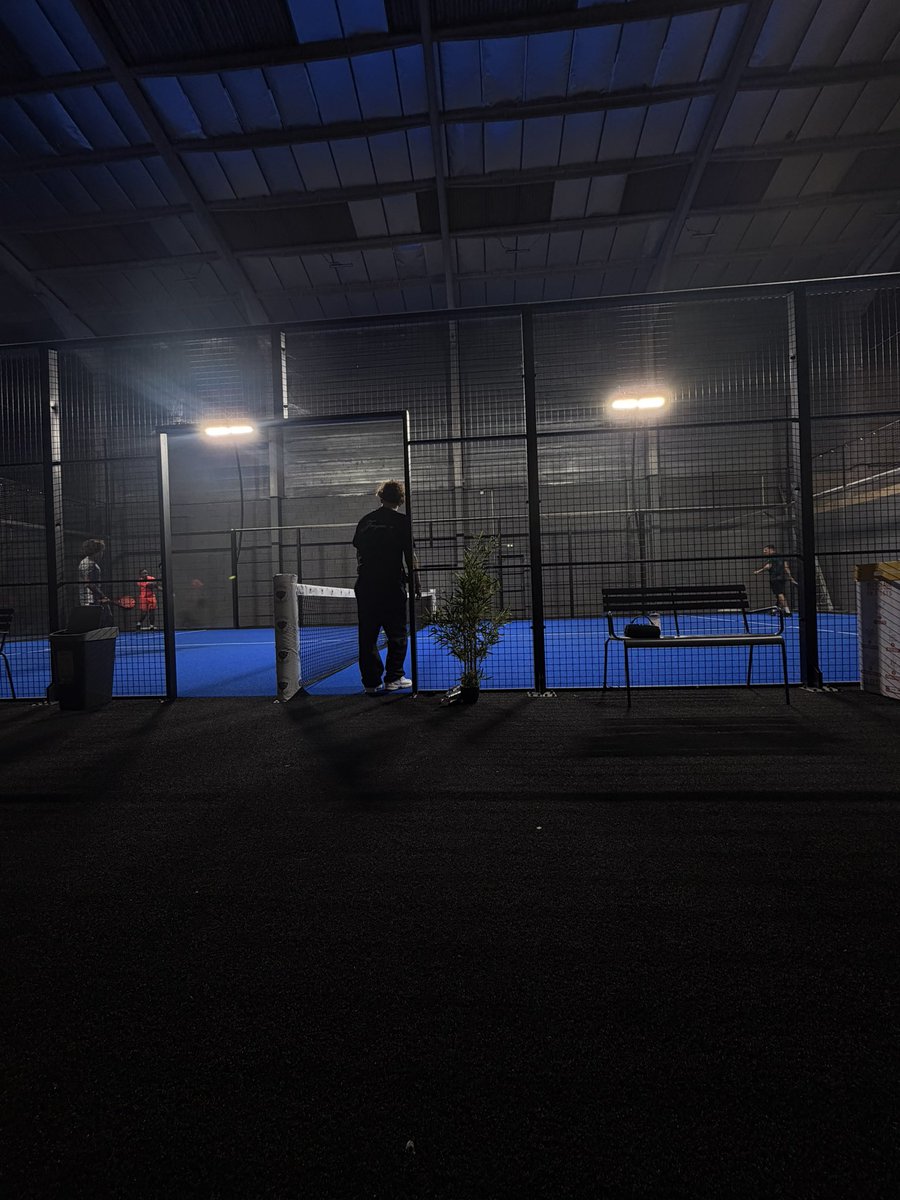 pixsouuuu's tweet photo. Branchez vous padel https://t.co/Mc9AqxE156
