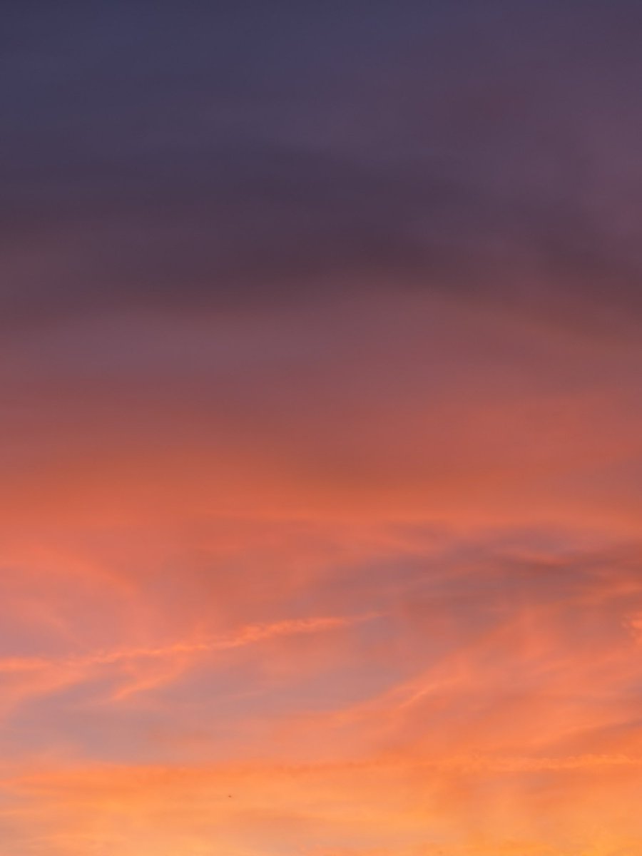 Cam_Guyo's tweet photo. sunset and amber jadah https://t.co/9Lt7M7UNiE