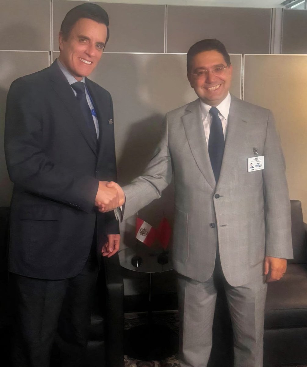 CancilleriaPeru's tweet photo. #NoticiasTorreTagle | En el marco de la 81.ª Asamblea General de la ONU, el Canciller Carlos Espá sostuvo una reunión con su homólogo de Marruecos, Nasser Bourita, en la que revisaron la agenda bilateral y abordaron oportunidades para fortalecer la cooperación en áreas de interés común, así como el impulso de los vínculos económicos y comerciales entre ambos países.

Ver comunicado conjunto:

👉🏻https://t.co/2jsQZr4I6v