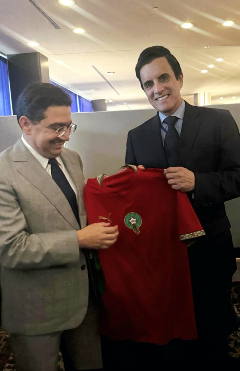 CancilleriaPeru's tweet photo. #NoticiasTorreTagle | En el marco de la 81.ª Asamblea General de la ONU, el Canciller Carlos Espá sostuvo una reunión con su homólogo de Marruecos, Nasser Bourita, en la que revisaron la agenda bilateral y abordaron oportunidades para fortalecer la cooperación en áreas de interés común, así como el impulso de los vínculos económicos y comerciales entre ambos países.

Ver comunicado conjunto:

👉🏻https://t.co/2jsQZr4I6v