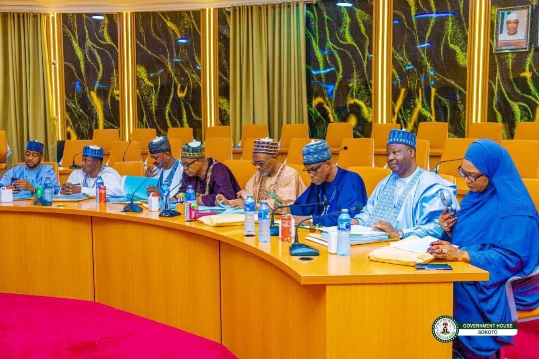 Ahmedaliyuskt's tweet photo. At the meeting of the Sokoto State Executive Council, I reaffirmed our administration’s unwavering commitment to restoring lasting peace and security across the state.

We will remain relentless in confronting banditry until our communities are safe and our displaced citizens can return, with dignity, to their ancestral homes. Our strengthened collaboration with security agencies is already yielding tangible results, including recent operations in Rabah, Tureta and Kebbe that led to the rescue of victims and the recovery of thousands of rustled livestock.

We will continue to provide our security agencies with the support and equipment required to sustain these gains, while advancing our 9-Point Agenda and delivering meaningful development across Sokoto.

Our vision remains clear: a safer, stronger and more prosperous New Sokoto that future generations will be proud to inherit. -AAS