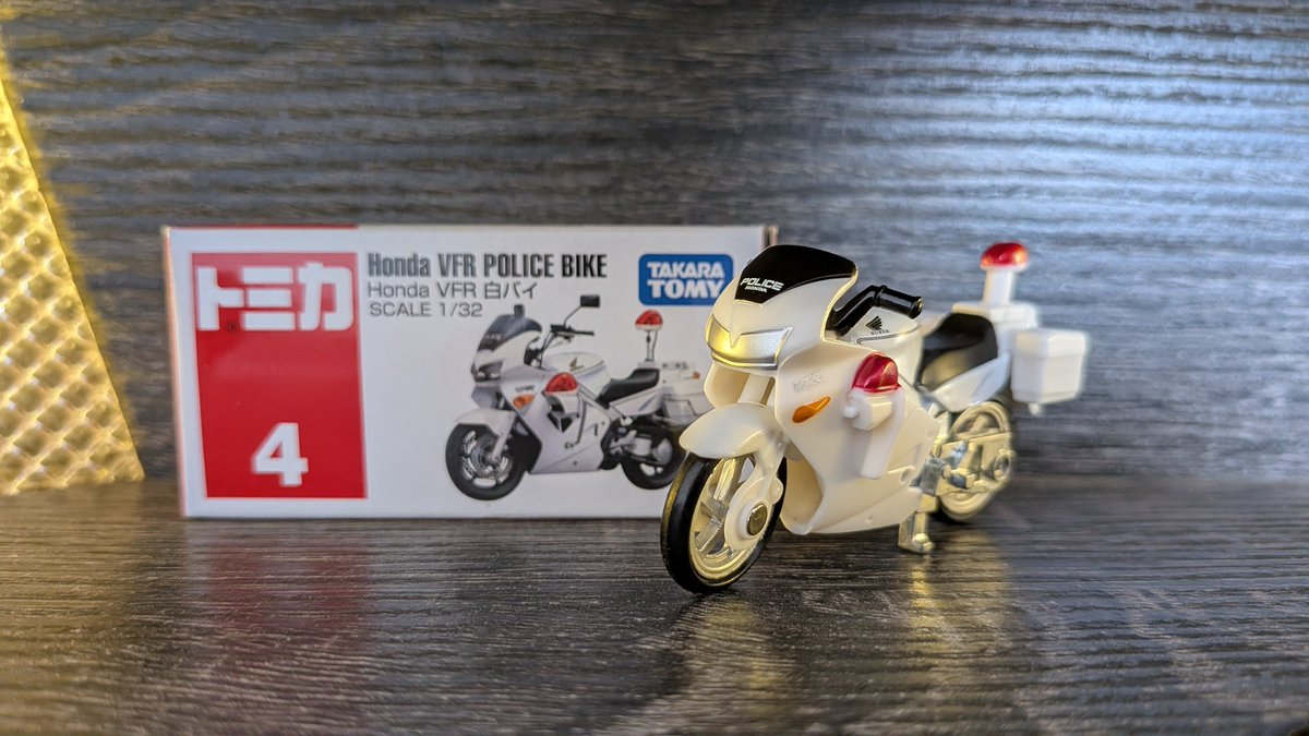 yukimaruyukki's tweet photo. 今日紹介するトミカはこれ!
HONDA VFR 白バイです!😆
白バイってカッコ良いよね!👍
#トミカ
#ホンダ
#VFR
#白バイ
#バイク
#警察車両
#トミカ好き https://t.co/JsGTN89jy1
