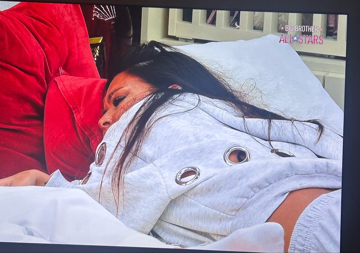 jfsc_23's tweet photo. Não precisa de berrar para brilhar palmas! A única que ainda não vi fazer barracos. Brilha muito ❤️ #bbtvi https://t.co/vB2d0NtaoM