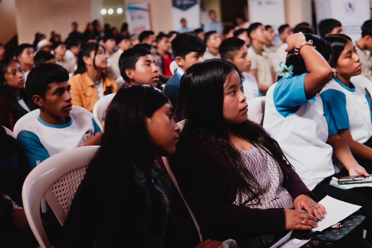 Midesgt's tweet photo. Nos encontramos al servicio de la población de San Pedro Carchá, Alta Verapaz, con la #ExpoCap. 🇬🇹
Puedes encontrar nuestro stand informativo sobre los programas de Beca Social de #CapacitaciónProductiva y #JóvenesProtagonistas. 👩🏽👨🏽✨ https://t.co/2fC4wFMyzY