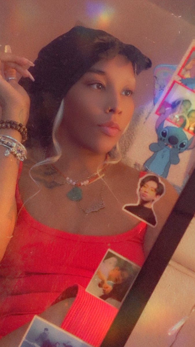 KeepinUpWJiaEr's tweet photo. if you see this, do it!!  

⊹ name: Briah 
⊹ height: 167 cm
⊹ nicknames: Bri / B / Celeste / Celly
⊹ siblings: 3 😐
⊹ relationship: yes
⊹ crushing on: no
⊹ fav season: fall
⊹ pets: cat and dog
⊹ fav color: pink and black 
⊹ live: Amerikkka https://t.co/8Ybu3bnxDN