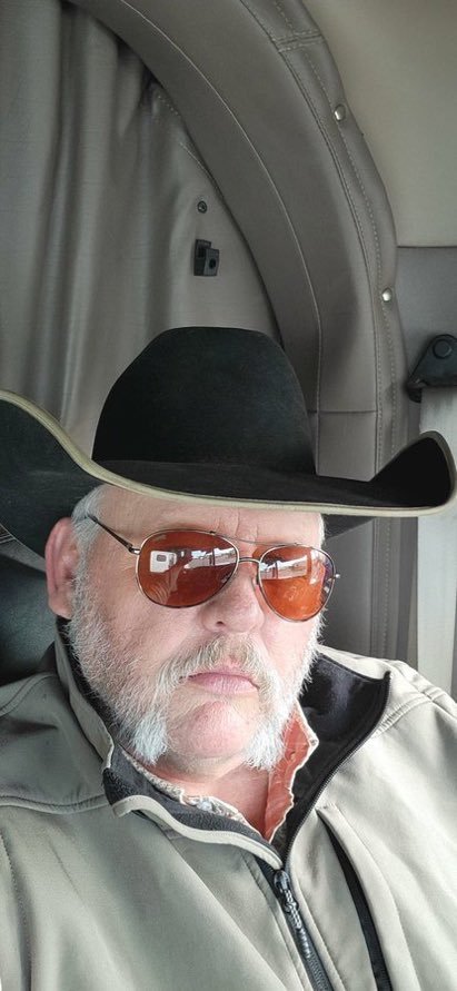 903__BASTARD's tweet photo. Can we be friends https://t.co/WCdAmEdvys