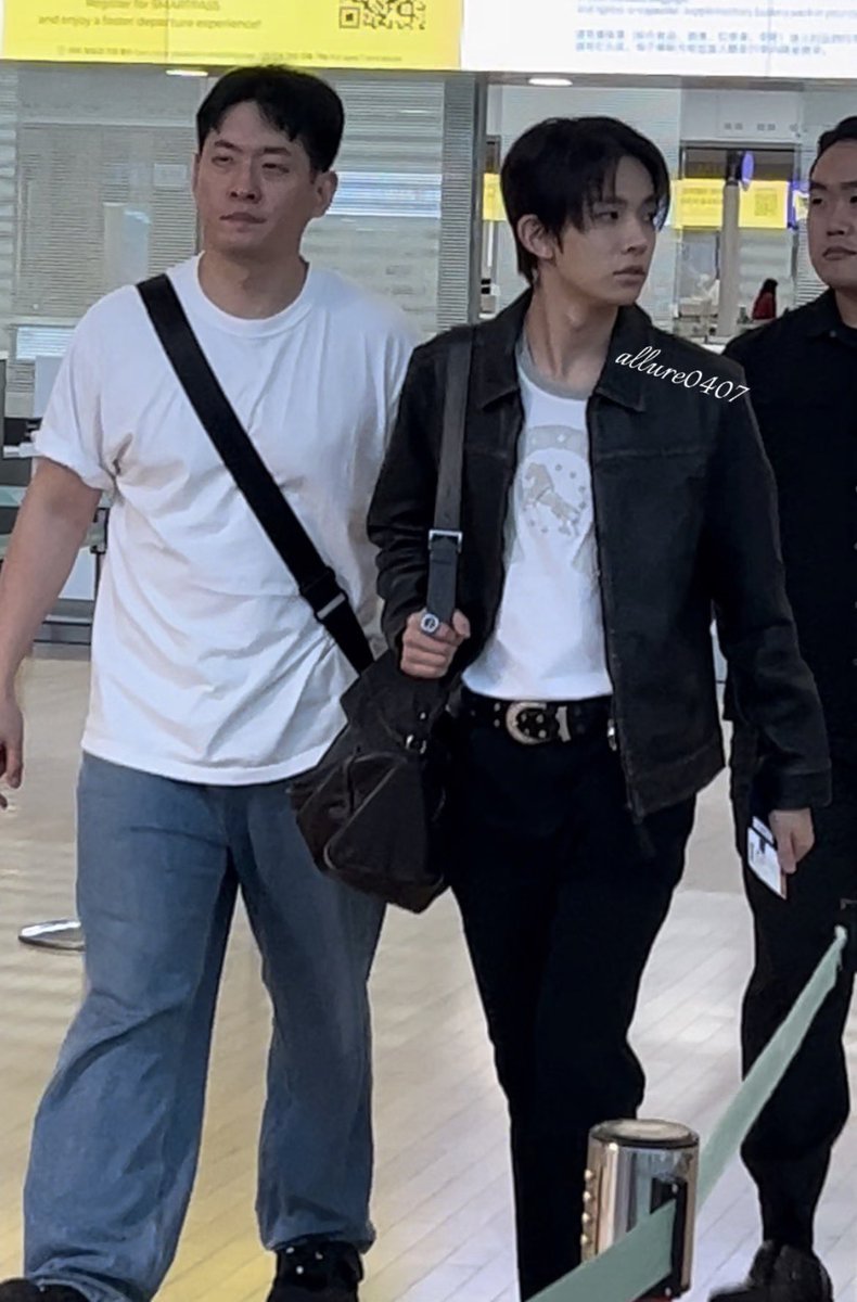 evaniesoo's tweet photo. heeseung in real life wow https://t.co/KHr1Ds0fwc