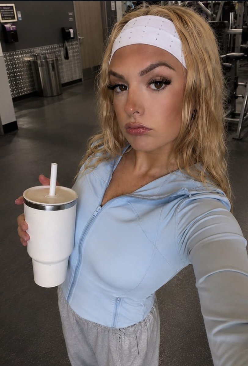 BGElitee's tweet photo. Which of my irls face would you cum on?? Dm https://t.co/48RQIc4Jlm
