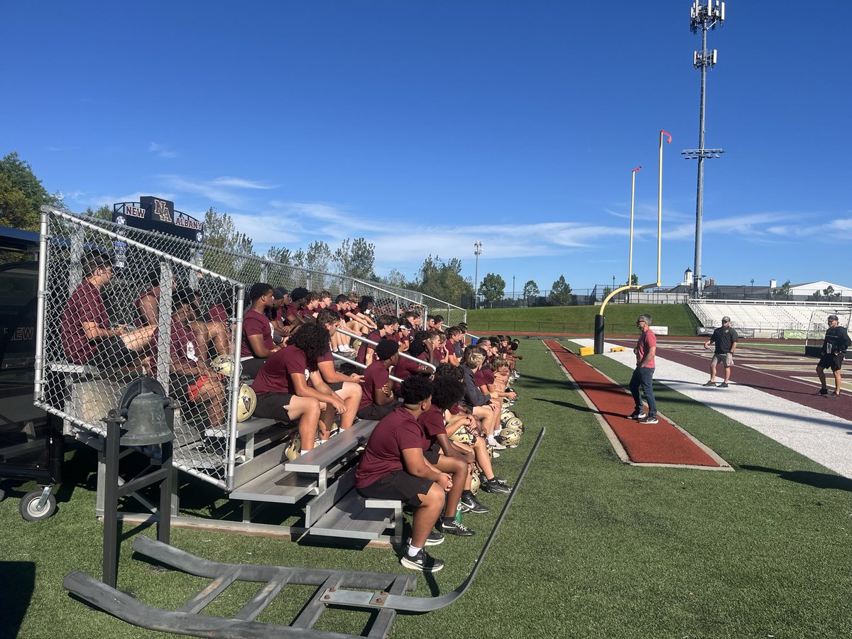 solishsfbcoach's tweet photo. Thanks to Coach Steve Hale for coming out to talk with our @NewAlbanyFB players!!  Legendary coach giving a great message to our kids!! https://t.co/1MxwemoSM3