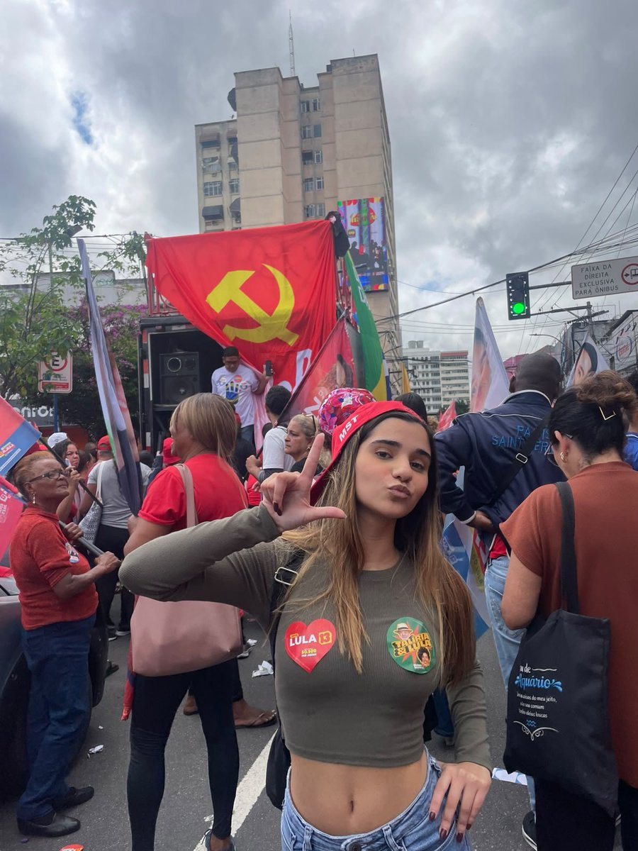 monteir0_isi's tweet photo. Sou LULA, porque sou pelos injustiçados, pelos mais fracos, pelos que precisam do SUS, dos que estudam na Universidade Federal, das famílias que dependem do Bolsa Família pra se alimentarem.❤️⭐️ https://t.co/HnUo5CxYpR