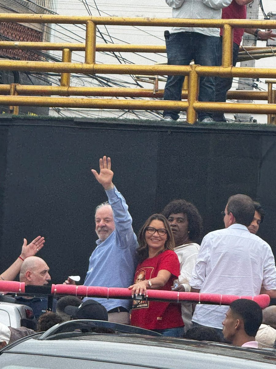 monteir0_isi's tweet photo. Sou LULA, porque sou pelos injustiçados, pelos mais fracos, pelos que precisam do SUS, dos que estudam na Universidade Federal, das famílias que dependem do Bolsa Família pra se alimentarem.❤️⭐️ https://t.co/HnUo5CxYpR