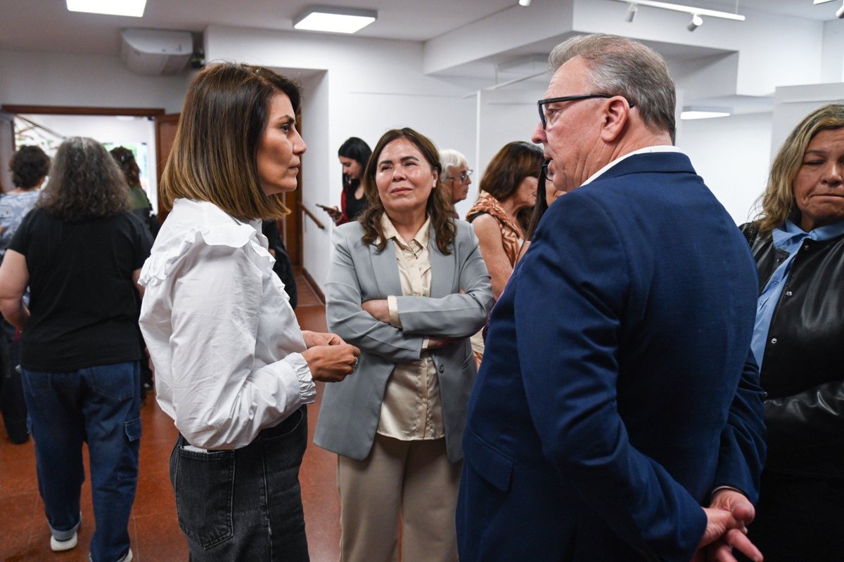 GiselaLZamora's tweet photo. ¡Primer encuentro de “Relatos que unen”! En el marco del Mes de la Educación, acompañé el encuentro junto a docentes jubilados del distrito, donde pudimos compartir memorias y homenajear su inmensa labor. ¡Gracias por acompañarnos!

#TigreEsMiVida https://t.co/9MRWwBe7D4
