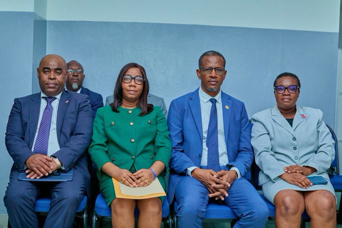GouttedeauMI's tweet photo. #CSCCA : une trentaine de Comptables Publics Assistants ont prêté serment ce 23 septembre 2026. Un engagement officiel placé sous le signe de la responsabilité dans la gestion des ressources publiques et de la protection de l’intérêt général. @MEFHaiti @GouttedeauMI https://t.co/qR5bmtpCDN