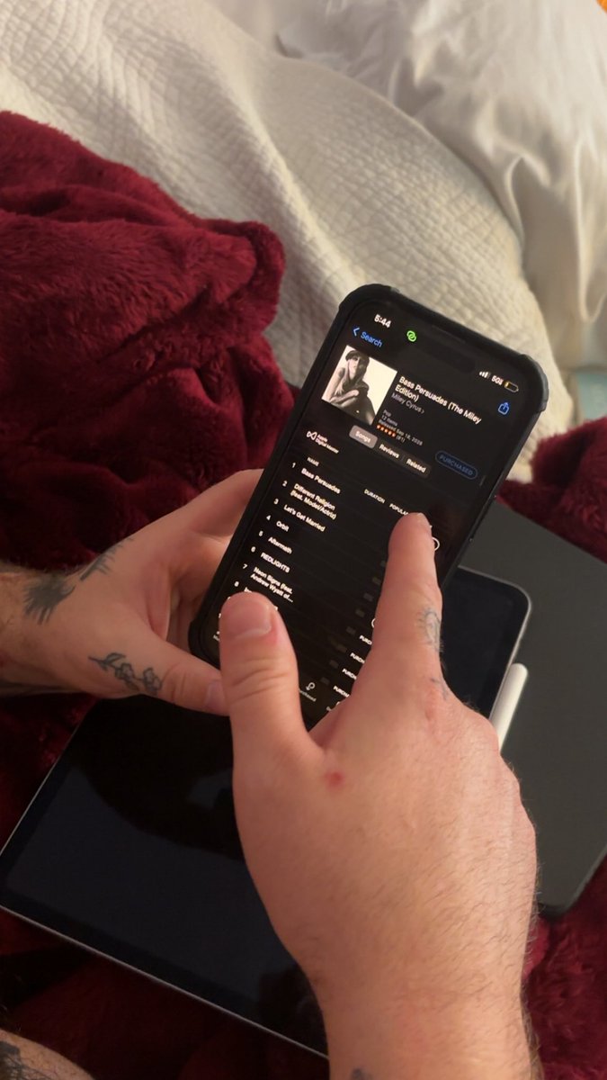 biriaaa10's tweet photo. ATTN SMILERS: HAVE YOUR SIGNIFICANT OTHERS BUY BASS PERSUADES TOO ❤️‍🔥
#BASSPERSUADES #MILEY https://t.co/JvEjwNtkKE