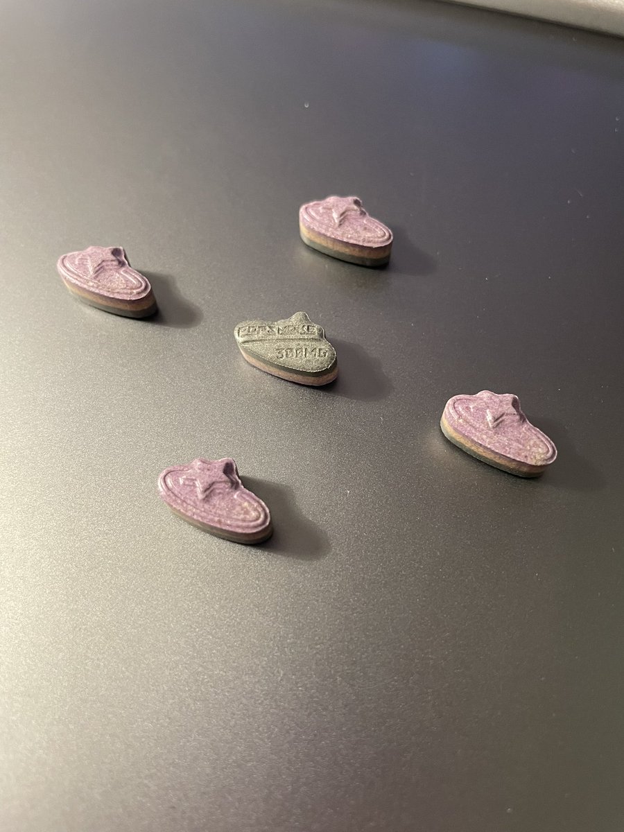 SuicidalDawg's tweet photo. 30g of weed, 50 tabs of acid 250ug (had to take 4 already sorry lol) and 5 gifted ecstacy #drugstwt https://t.co/qRXykc2W5Y