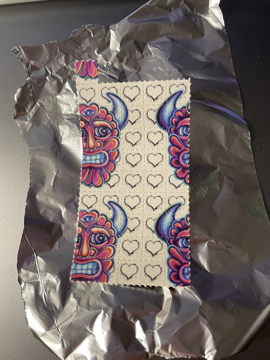 SuicidalDawg's tweet photo. 30g of weed, 50 tabs of acid 250ug (had to take 4 already sorry lol) and 5 gifted ecstacy #drugstwt https://t.co/qRXykc2W5Y