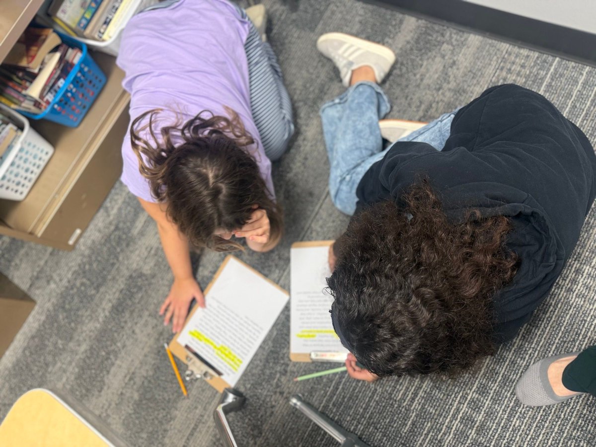OPS_Virtual's tweet photo. 4th-5th graders were partner reading and highlighting text evidence, today. https://t.co/G52P4djNuK
